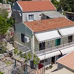 Victoria's House * Gaios